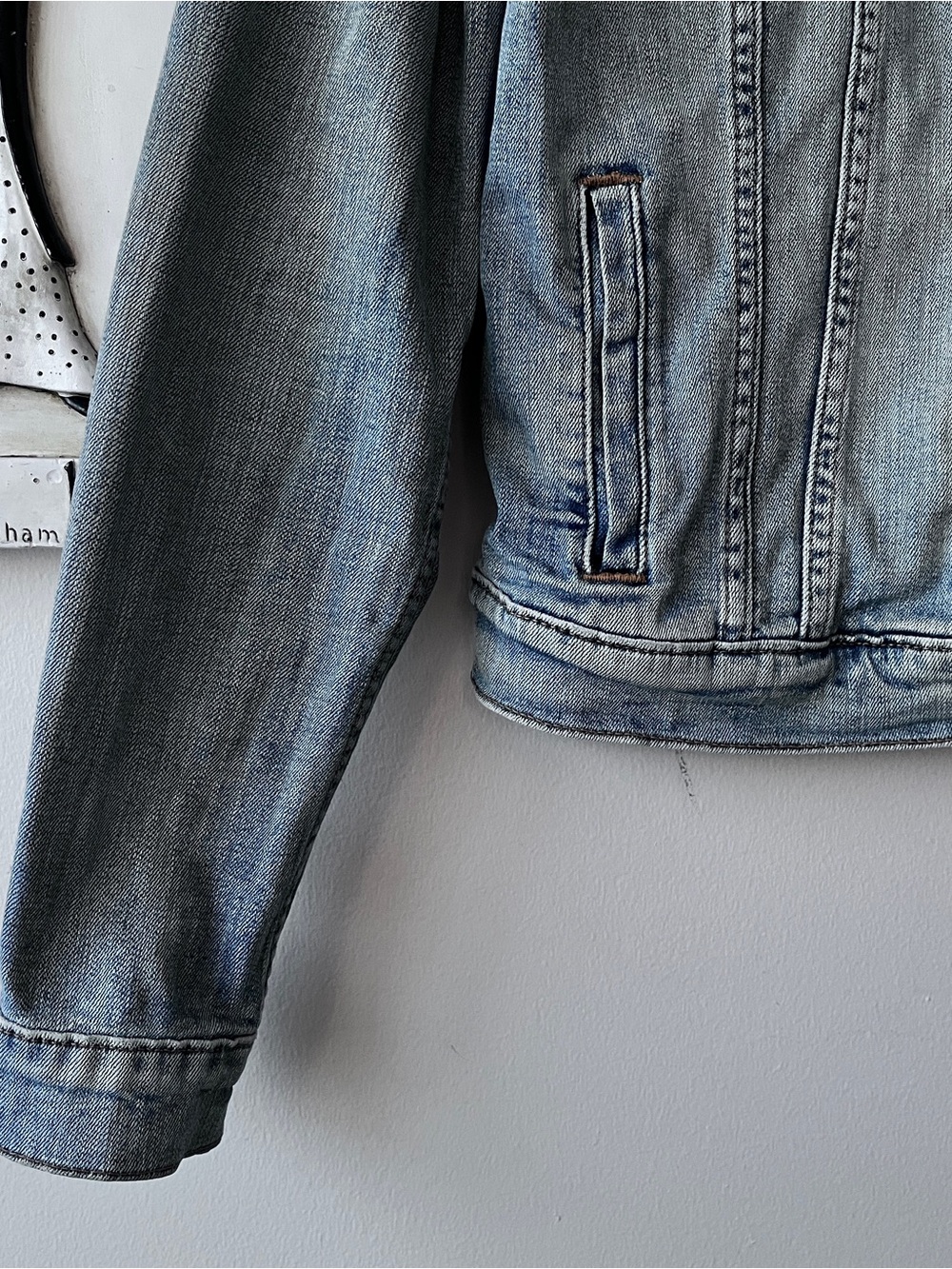 Y2K Levi's Women's Light Blue Washed Denim Jacket Size S - Picture 3 of 14